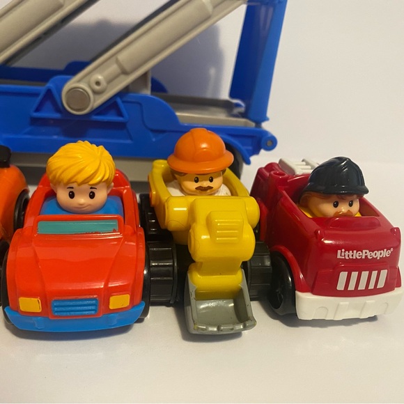 Fisher Price Little People Wheelies Ramp n Go Car Carrier Hauler with 6 Cars - Picture 3 of 10